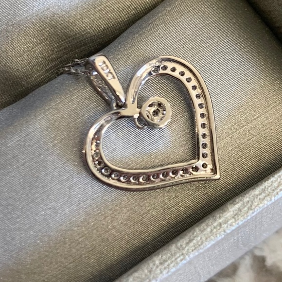 10 Kt Heart Shaped Diamond Necklace and Ring Set. Size 7 - Picture 2 of 2